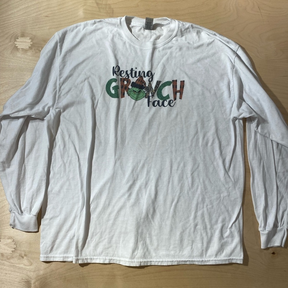 Gildan White Long Sleeve Tee with Grinch Graphic 2XL (GG)